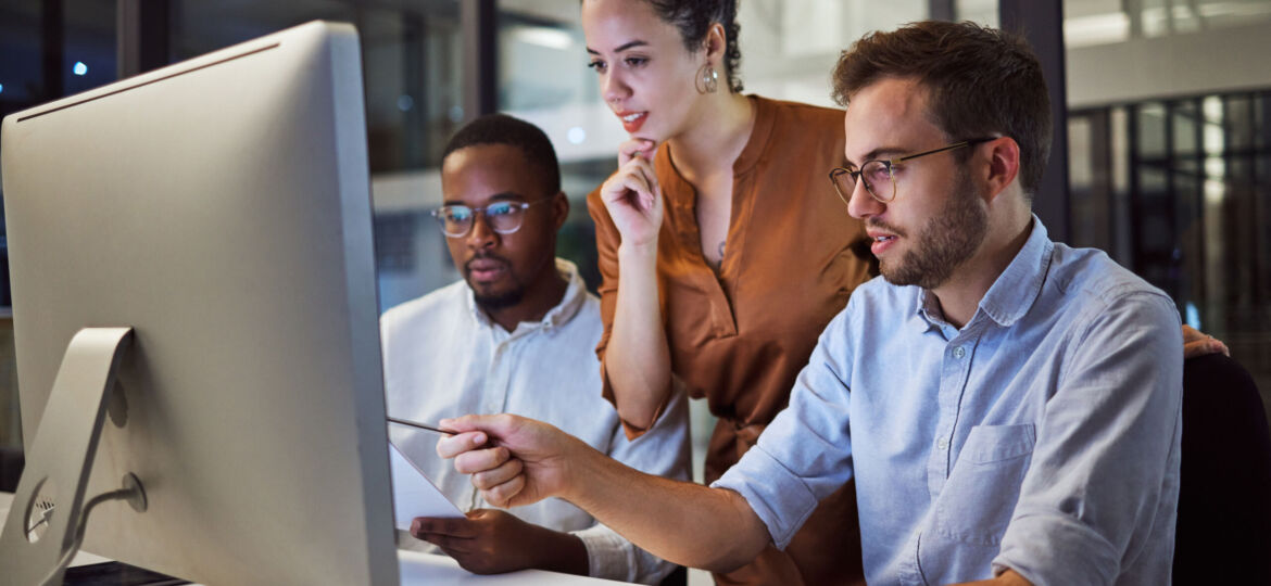 team-office-computer-night-workshop-planning-strategy-goal-business-overtime-collaboration-teamwork-meeting-desk-creative-vision-innovation-idea-late-work (1)